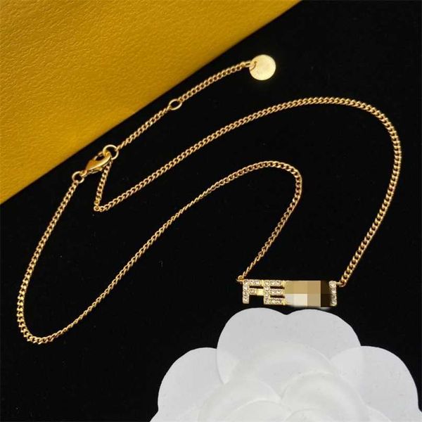 2023 designer new en / family new full diamond necklace women's fashion generous lovely temperament letter f necklace, Black
2023 designer new en / family new full diamond necklace women's fashion generous lovely temperament letter f necklace, Black