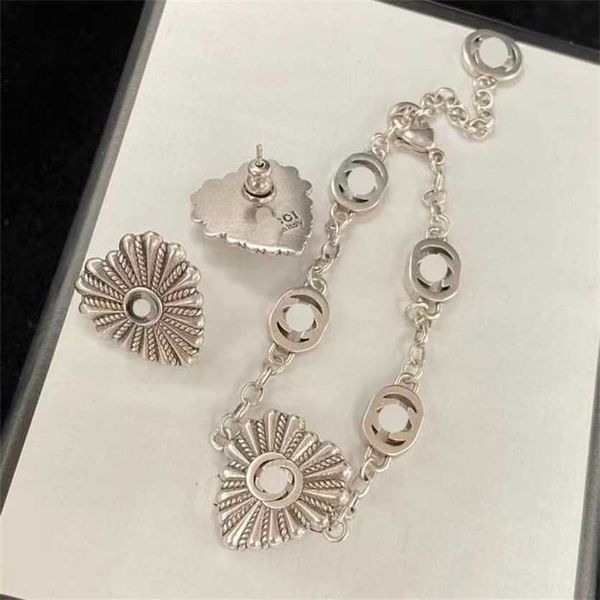 2023 designer new gujia double g heart shaped fashion versatile brass bracelet earrings female, Silver
2023 designer new gujia double g heart shaped fashion versatile brass bracelet earrings female, Silver