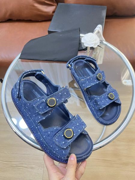 2023 black white leather luxury sandals women's slipper men slides leather sandal womens hook loop casual shoes 35-42 with box and dust
2023 black white leather luxury sandals women's slipper men slides leather sandal womens hook loop casual shoes 35-42 with box and dust