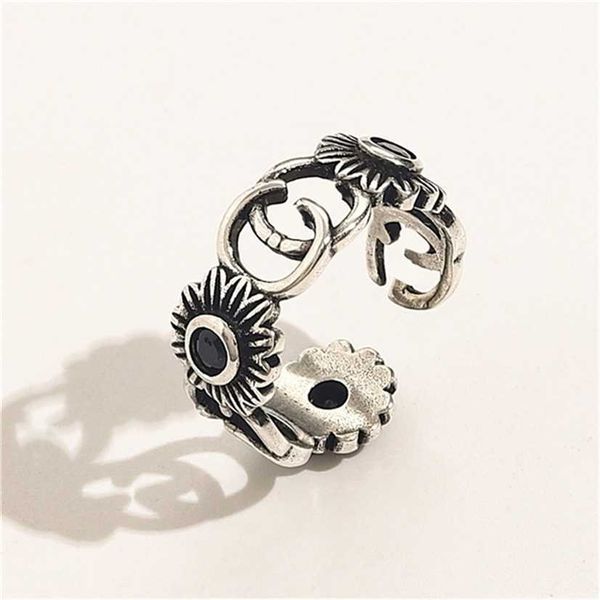 2023 designer new fashion jewelry gujia little daisy women's double letter chrysanthemum net red brass ring, Silver
2023 designer new fashion jewelry gujia little daisy women's double letter chrysanthemum net red brass ring, Silver