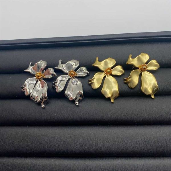 brand earrings celi high sense vintage flower earrings niche design personality exaggerated catwalk, Golden
brand earrings celi high sense vintage flower earrings niche design personality exaggerated catwalk, Golden