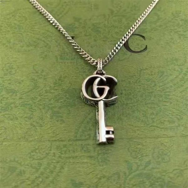 2023 designer new g qi used new vine carving double large g shape key pendant couple necklace sweater chain, Black
2023 designer new g qi used new vine carving double large g shape key pendant couple necklace sweater chain, Black