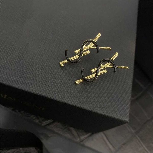2023 designer new french poplar forest star same black gold contrast letter earrings, Golden
2023 designer new french poplar forest star same black gold contrast letter earrings, Golden