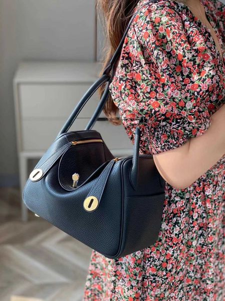 original edition legal copy 8a herms's lindis bags for sale bag handmade wax thread togo skin 26/30 one-shoulder portable women have lo
original edition legal copy 8a herms's lindis bags for sale bag handmade wax thread togo skin 26/30 one-shoulder portable women have lo