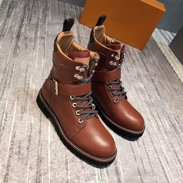 woman cowhide zipper short boots metal belt buckle black designer boot leather lady lace up letter shoes fashion autumn winter flat women sh
woman cowhide zipper short boots metal belt buckle black designer boot leather lady lace up letter shoes fashion autumn winter flat women sh