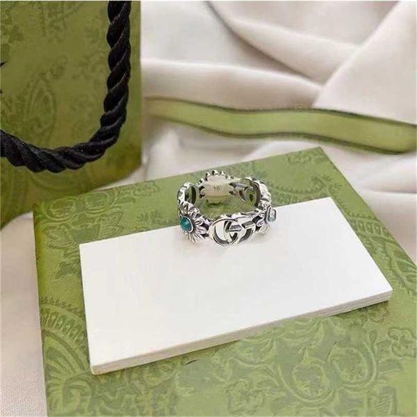 2023 designer new jewelry family double flower small old dyed black petal tricolor stone ring, Silver
2023 designer new jewelry family double flower small old dyed black petal tricolor stone ring, Silver