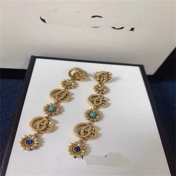 2023 designer new jewelry middle long letter earrings ancient family heavy color brass silver needle, Golden
2023 designer new jewelry middle long letter earrings ancient family heavy color brass silver needle, Golden