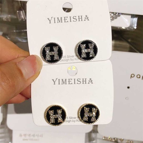 2023 designer new 925 silver needle japanese korean black round h letter elegant and versatile rotating full diamond fashion earrings, Golden
2023 designer new 925 silver needle japanese korean black round h letter elegant and versatile rotating full diamond fashion earrings, Golden