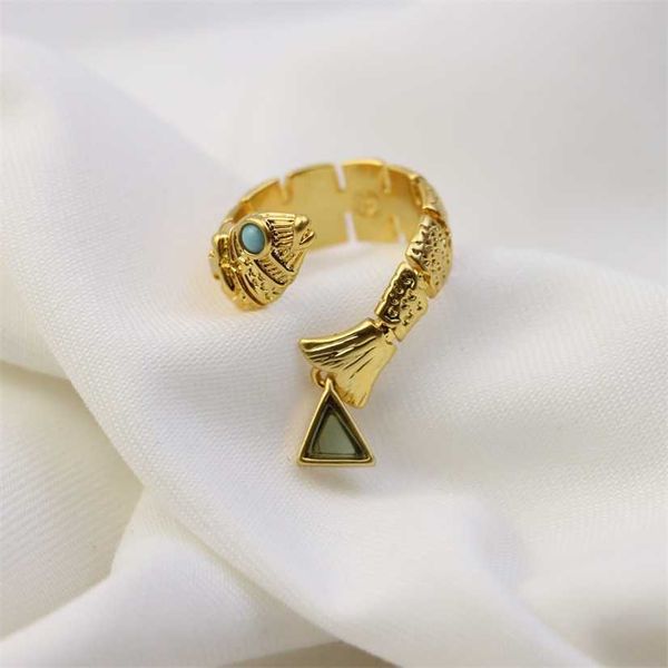 2023 designer new personalized matte goldfish knuckle shaped opening tb ring triangle pendant wind brass plating, Silver
2023 designer new personalized matte goldfish knuckle shaped opening tb ring triangle pendant wind brass plating, Silver
