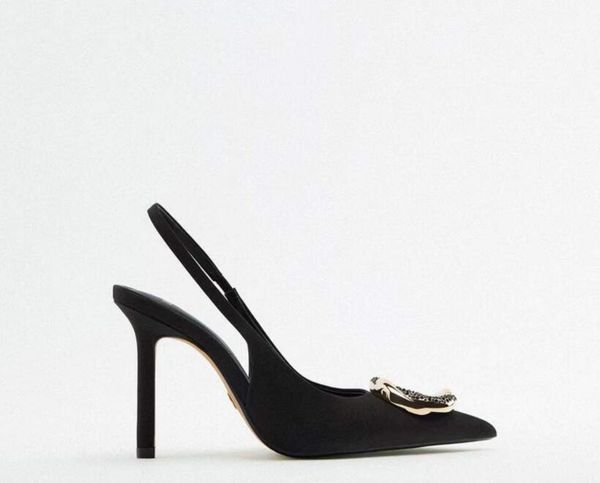 slippers 2023 spring new black metal rhine-diamond flower mouthing language equal size rubber pointed head european and american fashion san
slippers 2023 spring new black metal rhine-diamond flower mouthing language equal size rubber pointed head european and american fashion san