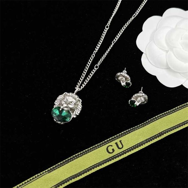 2023 designer new family/ujia crystal old three-dimensional lion head necklace double g letters silver needle earrings female light luxury i
2023 designer new family/ujia crystal old three-dimensional lion head necklace double g letters silver needle earrings female light luxury i