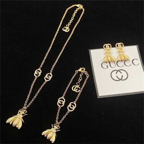 2023 designer new jewelry ancient family necklace women's fashion inlaid bee suit bracelet trend earring head, Silver
2023 designer new jewelry ancient family necklace women's fashion inlaid bee suit bracelet trend earring head, Silver