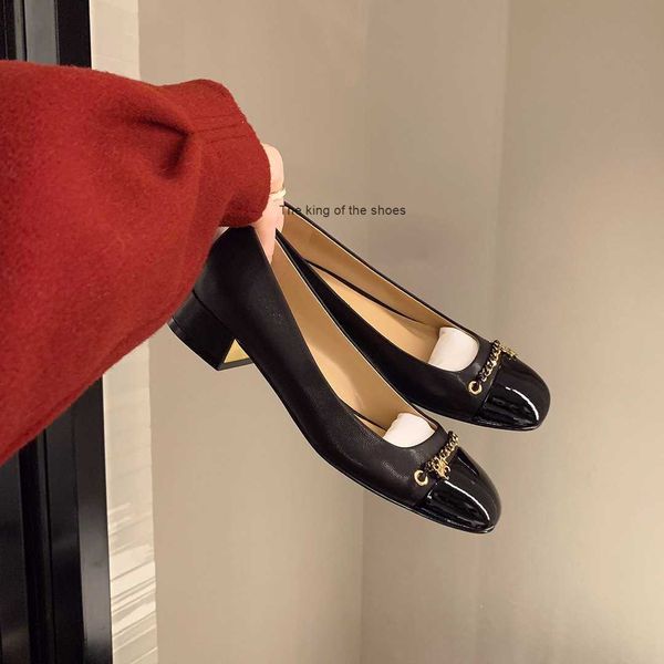 small fragrant chain leather square head thick heel single shoes female, Black
small fragrant chain leather square head thick heel single shoes female, Black