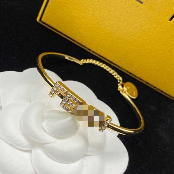 2023 designer enjia amily new ull eminine style small design high sense letter full diamond bracelet, Black
2023 designer enjia amily new ull eminine style small design high sense letter full diamond bracelet, Black