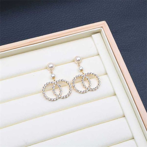 2023 designer new 925 silver needle flash diamond small fragrance creative pearl women's metal long fashion earrings, Golden
2023 designer new 925 silver needle flash diamond small fragrance creative pearl women's metal long fashion earrings, Golden