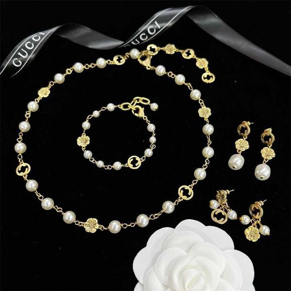 2023 designer new neckchain pearl necklace women's double g letter interlocking bracelet tassel earrings, Silver
2023 designer new neckchain pearl necklace women's double g letter interlocking bracelet tassel earrings, Silver