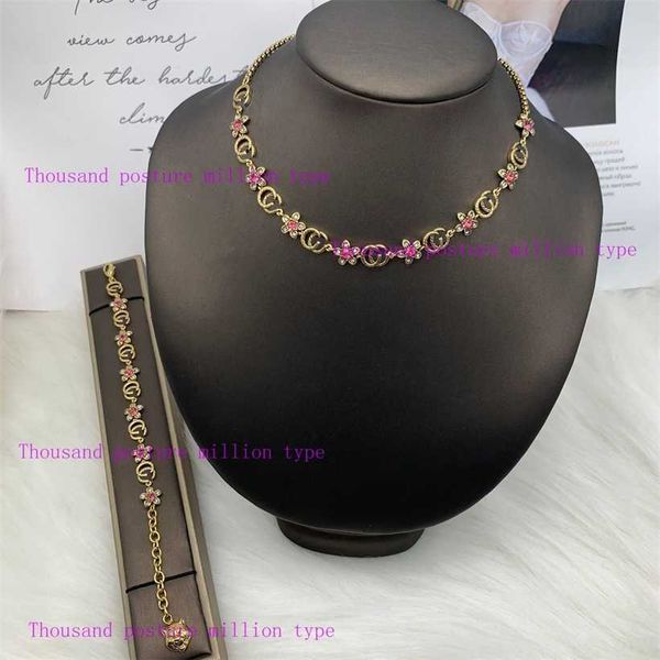 2023 designer new gujia new letter flower inlaid diamond color matching necklace bracelet temperament fashion jewelry, Silver
2023 designer new gujia new letter flower inlaid diamond color matching necklace bracelet temperament fashion jewelry, Silver