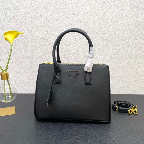 designer brand solid color double handle luxury leather handbag women's new shopping bag fashion multifunctional large capacity cross-b
designer brand solid color double handle luxury leather handbag women's new shopping bag fashion multifunctional large capacity cross-b