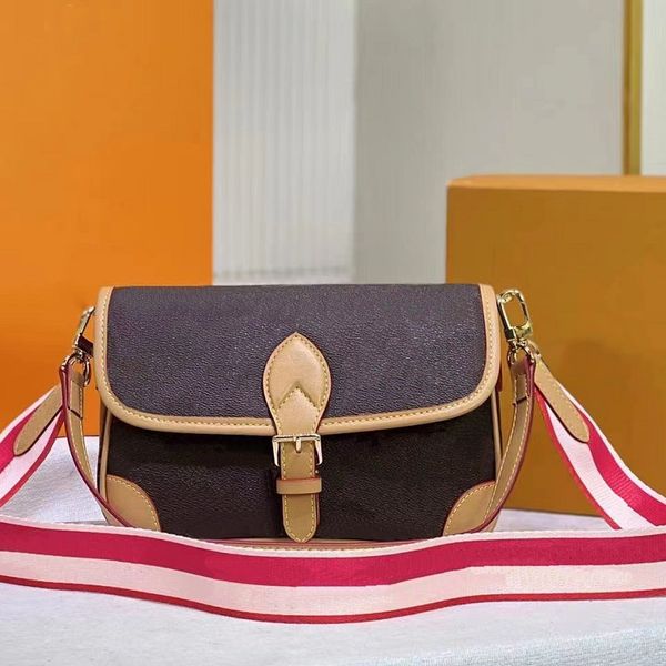 fashion crossbody outdoor women's bag classic print design embroidered shoulder strap shoulder bag
fashion crossbody outdoor women's bag classic print design embroidered shoulder strap shoulder bag