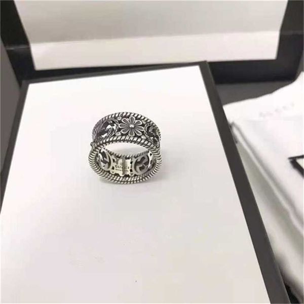 2023 designer new fashion jewelry zhigujia 925 silver double carved daisy, couple ring, same for men and women
2023 designer new fashion jewelry zhigujia 925 silver double carved daisy, couple ring, same for men and women