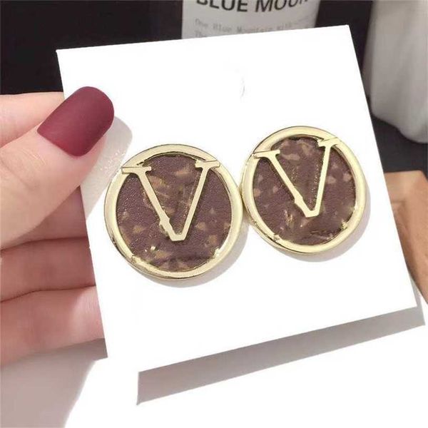 2023 designer new korean new fashion versatile leather metal letter earrings exaggerated silver needle earrings female, Golden
2023 designer new korean new fashion versatile leather metal letter earrings exaggerated silver needle earrings female, Golden