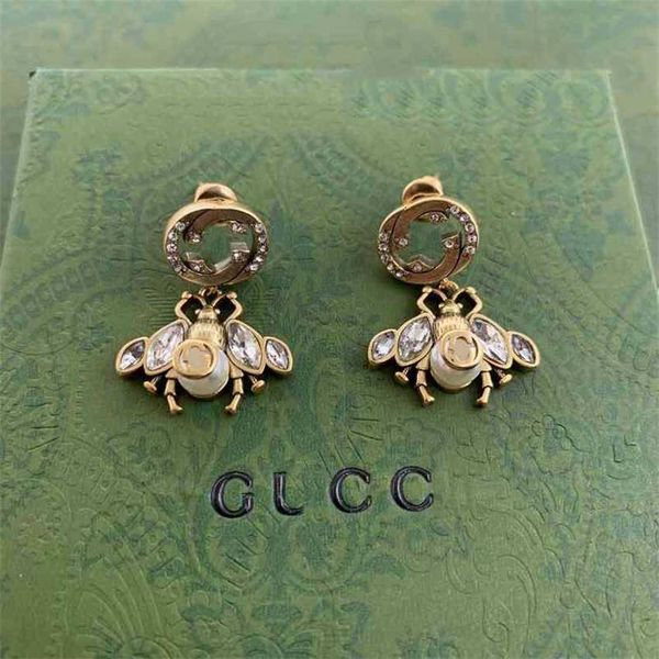 2023 designer new earrings ancient family letter inlaid eye diamond bee pearl fashion trend earrings, Golden
2023 designer new earrings ancient family letter inlaid eye diamond bee pearl fashion trend earrings, Golden