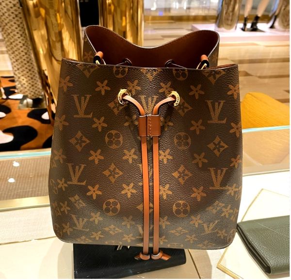 luxurys designers bucket handbags fashion women's bags old flower purses women tote brand letter genuine leather shoulder crossbody bag
luxurys designers bucket handbags fashion women's bags old flower purses women tote brand letter genuine leather shoulder crossbody bag