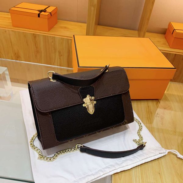 elegant designer women flip chain messenger bag victoire shoulder bag pu leather pathcwork two-tone crossbody bags flap handbag tote designe
elegant designer women flip chain messenger bag victoire shoulder bag pu leather pathcwork two-tone crossbody bags flap handbag tote designe