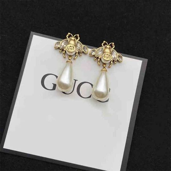 2023 designer new family gujia diamond inlaid pearl bee double earrings women's fashion and versatile, Golden
2023 designer new family gujia diamond inlaid pearl bee double earrings women's fashion and versatile, Golden