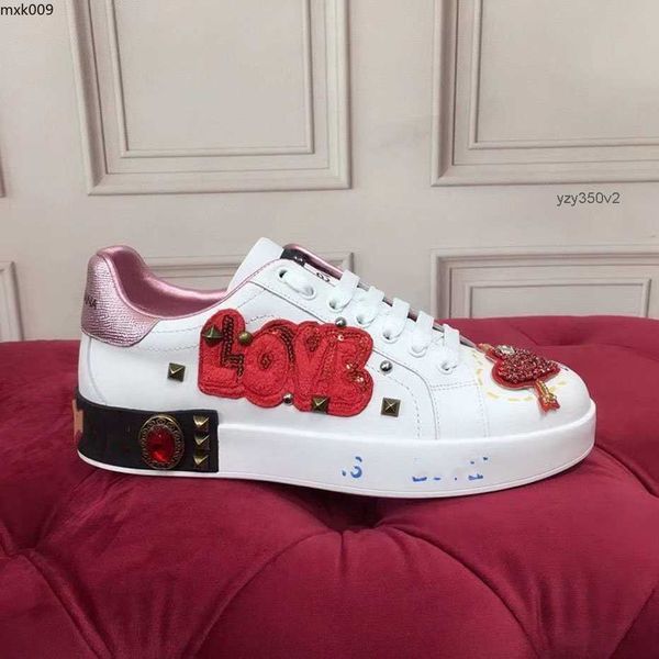 designer ladies luxury casual shoes red pink black breathable wear-resistant sneakers for men women fashion valenti low-leisure flat v7uv
designer ladies luxury casual shoes red pink black breathable wear-resistant sneakers for men women fashion valenti low-leisure flat v7uv