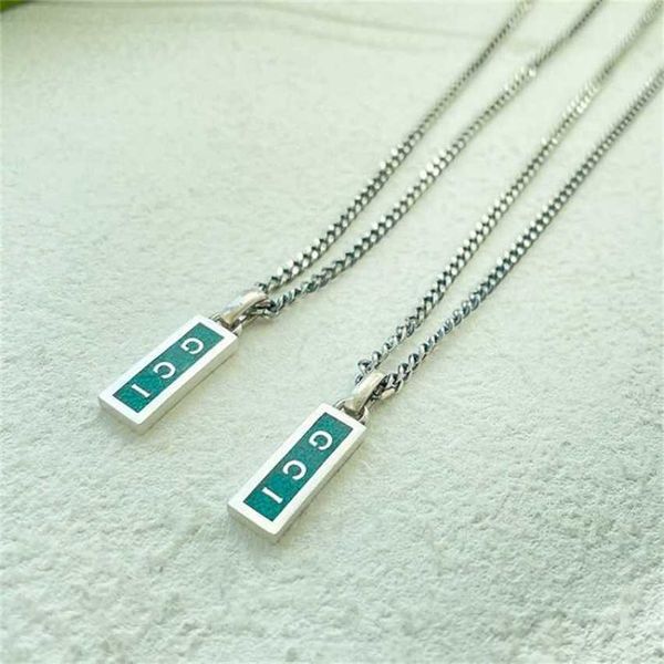 2023 designer new jewelry necklace 925 silver double enamel green pendant bar vertical rectangle masculine and feminine temperament version
2023 designer new jewelry necklace 925 silver double enamel green pendant bar vertical rectangle masculine and feminine temperament version
