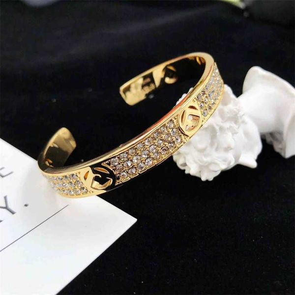 2023 designer new jewelry fen letter female bracelet live broadcast the tiktok hand ornaments, Black
2023 designer new jewelry fen letter female bracelet live broadcast the tiktok hand ornaments, Black