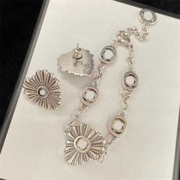 2023 designer new gujia double g heart shaped fashion versatile brass bracelet earrings female, Silver
2023 designer new gujia double g heart shaped fashion versatile brass bracelet earrings female, Silver