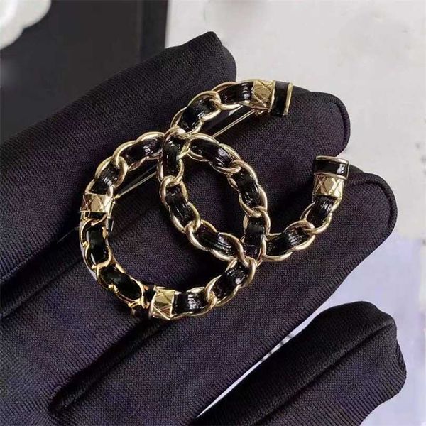 2023 designer new french small fragrant brooch simple knitting leather dripping oil temperament celebrity net red pin suit accessories, Silver
2023 designer new french small fragrant brooch simple knitting leather dripping oil temperament celebrity net red pin suit accessories, Silver