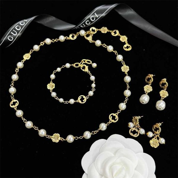 2023 designer new neckchain pearl necklace women's double g letter interlocking bracelet tassel earrings, Silver
2023 designer new neckchain pearl necklace women's double g letter interlocking bracelet tassel earrings, Silver