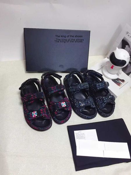 slippers2023 new women's dad sandals pump aria slingback shoes are presented in black mesh with crystals sparkling motif back buckle cl
slippers2023 new women's dad sandals pump aria slingback shoes are presented in black mesh with crystals sparkling motif back buckle cl