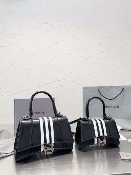 luxury handbag women's handbag women's shoulder bag luxury bag the first batch of sportswear and fashion combined to showcase the
luxury handbag women's handbag women's shoulder bag luxury bag the first batch of sportswear and fashion combined to showcase the