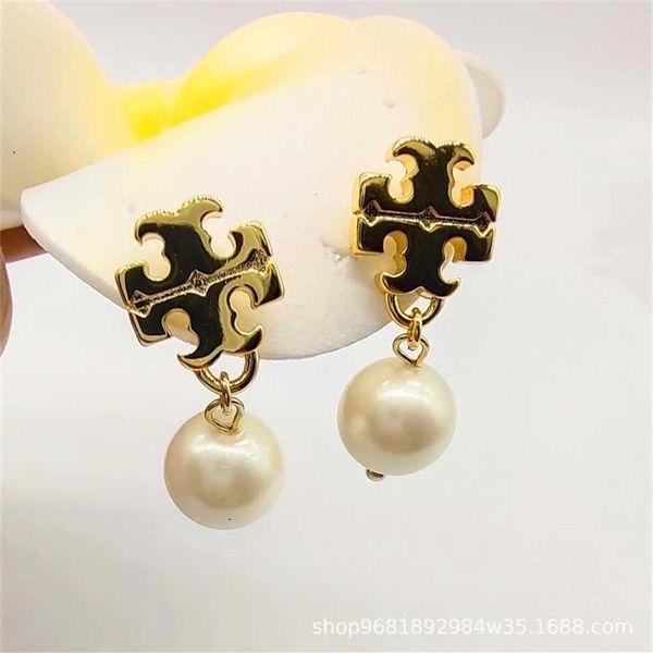 2023 designer new fashion jewelry wind pearl silver needle advanced wind temperament women's personalized, Golden
2023 designer new fashion jewelry wind pearl silver needle advanced wind temperament women's personalized, Golden