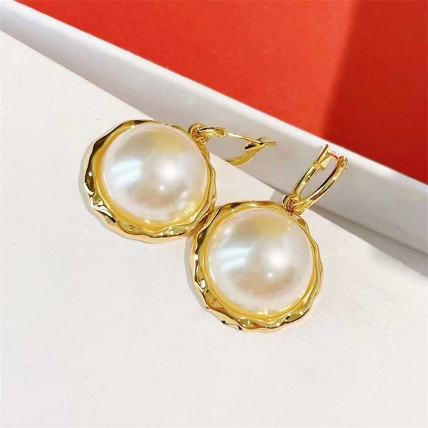 brand earrings new classic golden arc de triomphe pearl earrings knotted brass women's ring
brand earrings new classic golden arc de triomphe pearl earrings knotted brass women's ring