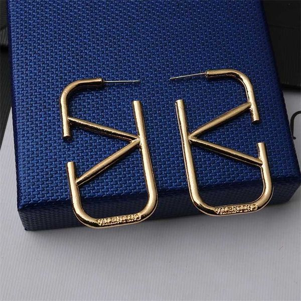 2023 designer new v-shaped fashion personalized temperament versatile silver needle allergy resistant earrings, Golden
2023 designer new v-shaped fashion personalized temperament versatile silver needle allergy resistant earrings, Golden