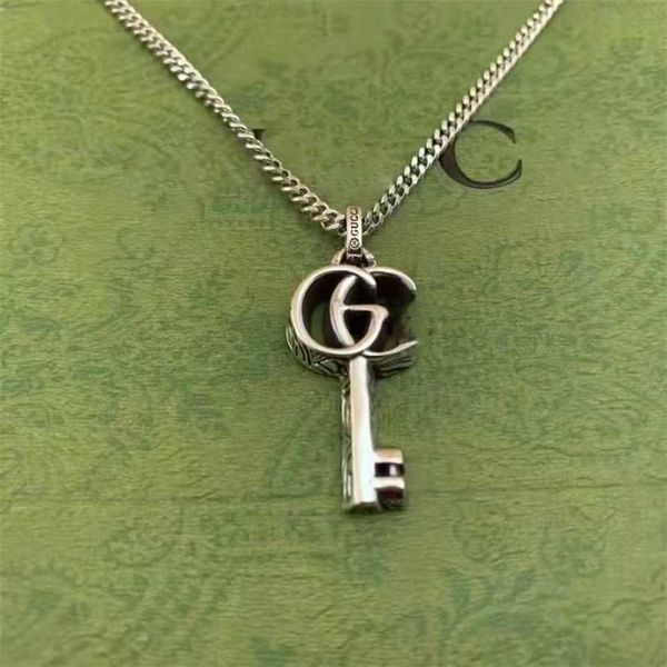 2023 designer new g qi used new vine carving double large g shape key pendant couple necklace sweater chain, Black
2023 designer new g qi used new vine carving double large g shape key pendant couple necklace sweater chain, Black