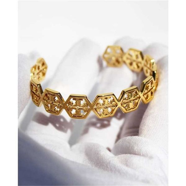 2023 designer new fashion jewelry vacuum electroplating niche with hexagonal hollowed out geometric opening adjustable female bracelet 408, Black 
2023 designer new fashion jewelry vacuum electroplating niche with hexagonal hollowed out geometric opening adjustable female bracelet 408, Black