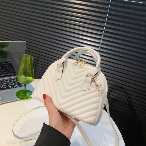new autumn candy color fashionable handheld shell bag women's simple casual fashion one shoulder crossbody bag
new autumn candy color fashionable handheld shell bag women's simple casual fashion one shoulder crossbody bag