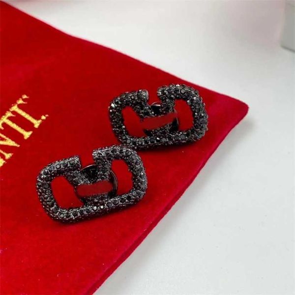 2023 designer huaxx tianjia new full diamond sweet cool personalized versatile v-letter brass material universal earrings for men and women, Golden 
2023 designer huaxx tianjia new full diamond sweet cool personalized versatile v-letter brass material universal earrings for men and women, Golden