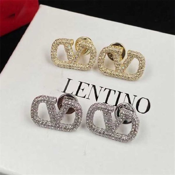 2023 designer new 2023 v-letter rhinestones 925 silver needle brass temperament small design earrings female, Golden
2023 designer new 2023 v-letter rhinestones 925 silver needle brass temperament small design earrings female, Golden