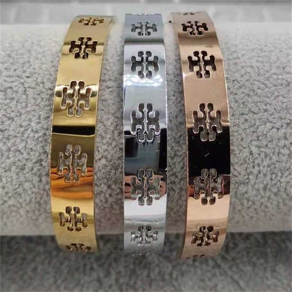 2023 designer new fashion jewelry classic double finely polished smooth hollow opening adjustable bracelet, Black
2023 designer new fashion jewelry classic double finely polished smooth hollow opening adjustable bracelet, Black