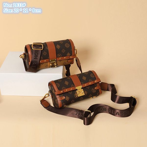 factory wholesale ladies shoulder bags with 2 colors belt decoration fashion chain bag flip printed leather coin purse street fashion gold b
factory wholesale ladies shoulder bags with 2 colors belt decoration fashion chain bag flip printed leather coin purse street fashion gold b