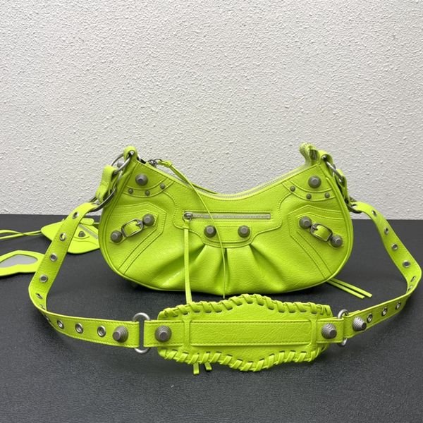 designer motorcycle 9a bag fashion half moon bag le cagole handbag leather rivet design braided shoulder strap fashion shoulder bag luxury c
designer motorcycle 9a bag fashion half moon bag le cagole handbag leather rivet design braided shoulder strap fashion shoulder bag luxury c