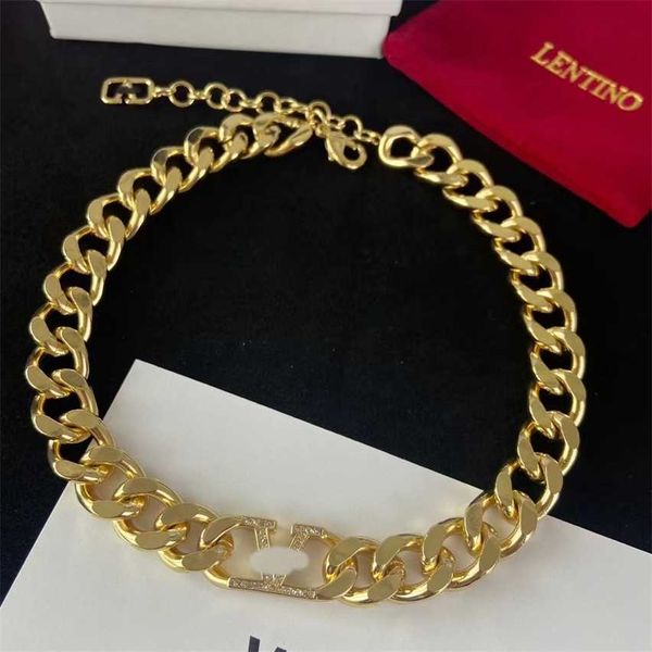 2023 designer new huaxx tianjia twist chain brass material simple temperament high grade collar necklace couple style, Black
2023 designer new huaxx tianjia twist chain brass material simple temperament high grade collar necklace couple style, Black