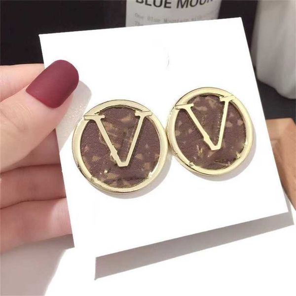 2023 designer new korean new fashion versatile leather metal letter earrings exaggerated silver needle earrings female, Golden
2023 designer new korean new fashion versatile leather metal letter earrings exaggerated silver needle earrings female, Golden